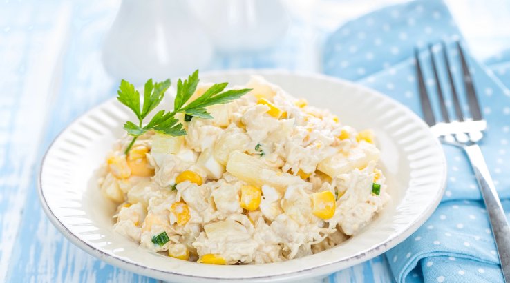 Салат з яйцем і кукурудзою