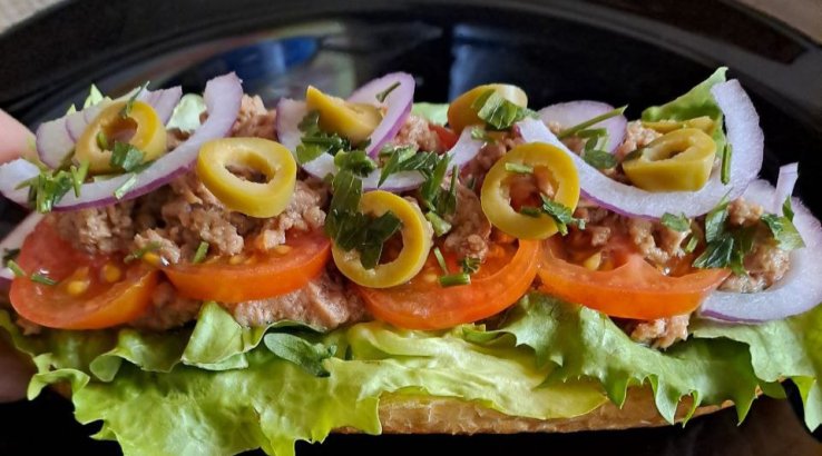 Бутерброд з тунцем