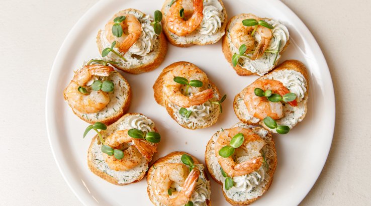 Вершкові канапки з креветками