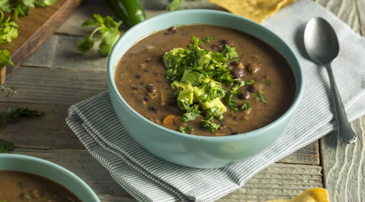 Мексиканський суп із квасолі з гуакамоле