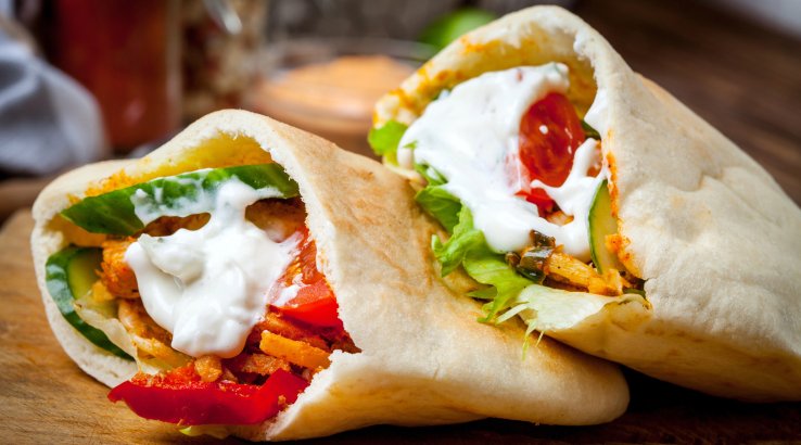 Лаваш з огірком, помідором і капустою