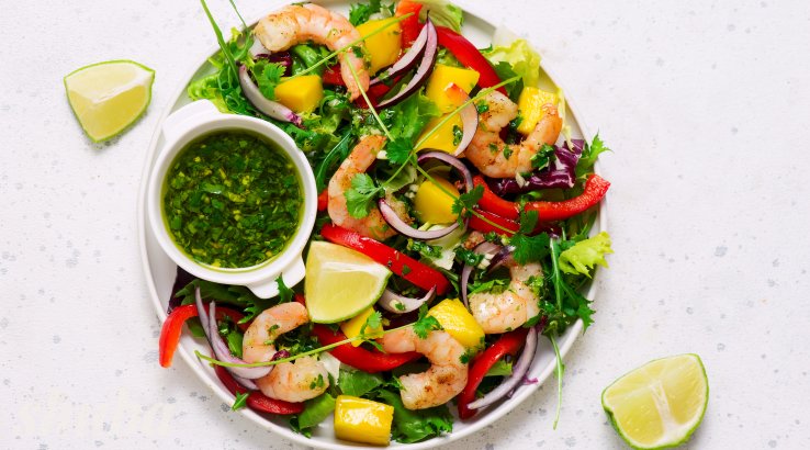 Салат із креветками та манго