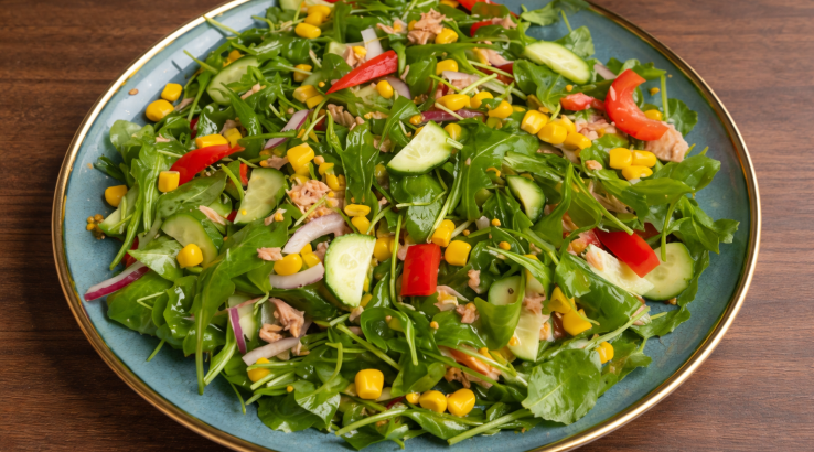 Салат з тунцем та овочами