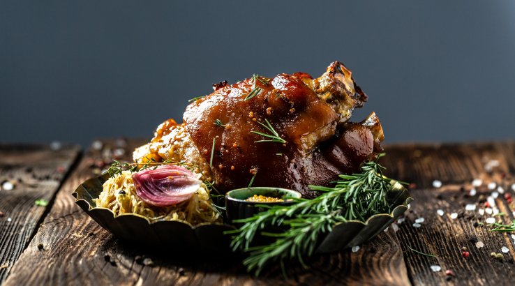 Різдвяна свиняча рулька