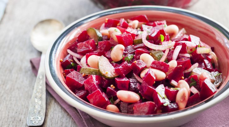 Салат з буряка, квасолі та огірка