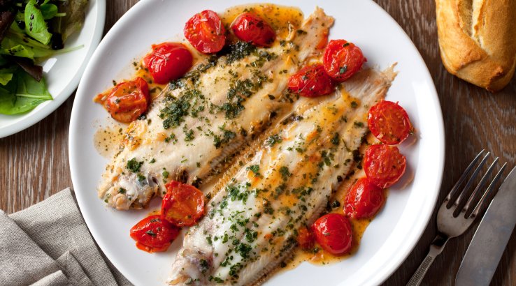 морська риба з помідорами