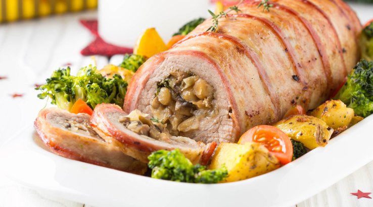 Рулет зі свинини з баклажанами і перцем