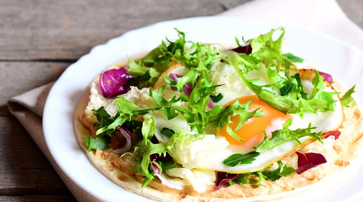 Запечені тортильї з яйцями та тунцем