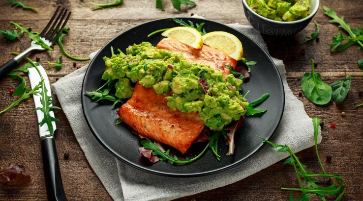 Лосось з кокосово-авокадовим соусом