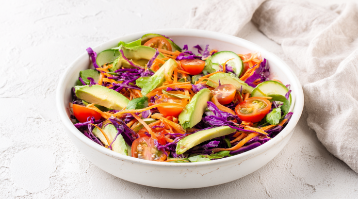 Салат з авокадо з азійською заправкою