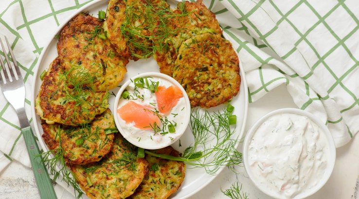 Кабачкові оладки з йогуртовим соусом