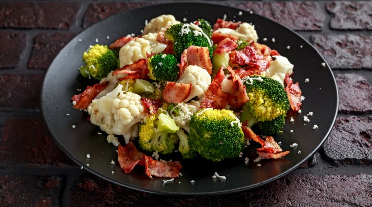 Броколі з беконом і сиром