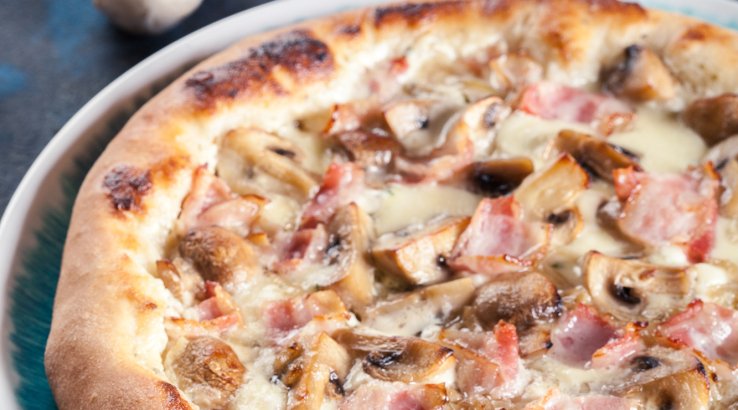 Піца карбонара з грибами
