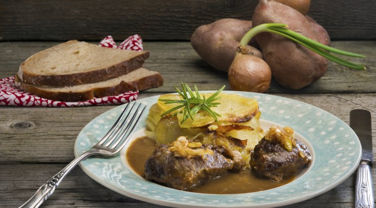 Картопляний гратен зі свинячою щокою