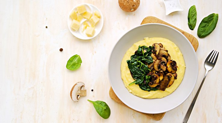 Кукурудзяна каша зі шпинатом і грибами