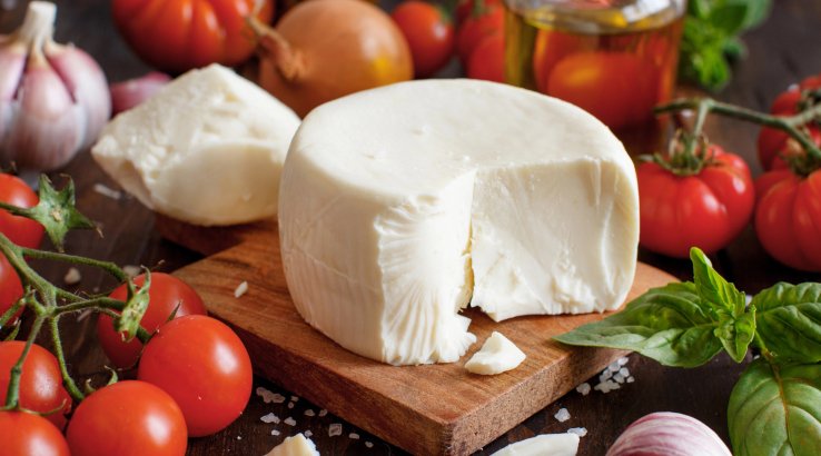 Домашній сир з молока і яєць