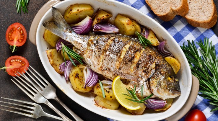 Дорадо в соєво-медовому соусі