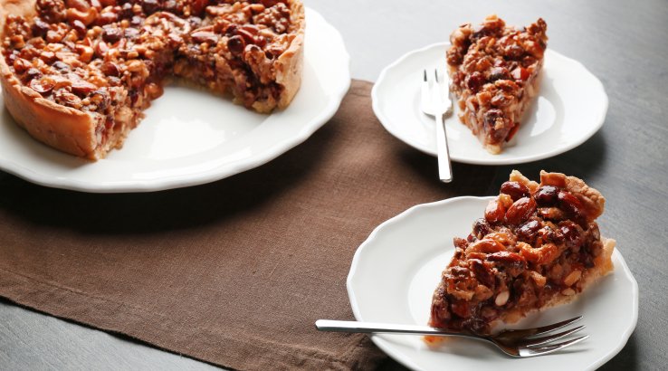 Пиріг з сухофруктами і горішками