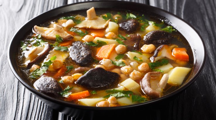 Суп з нутом та грибами