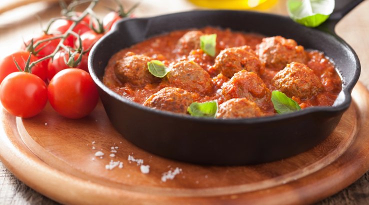 Тефтелі на парі з томатно-вершковим соусом