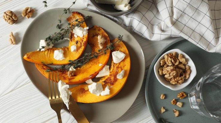 Гарбуз запечений з камамбером та горіхами