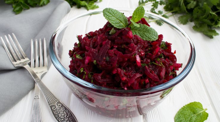 Салат из сырой свеклы