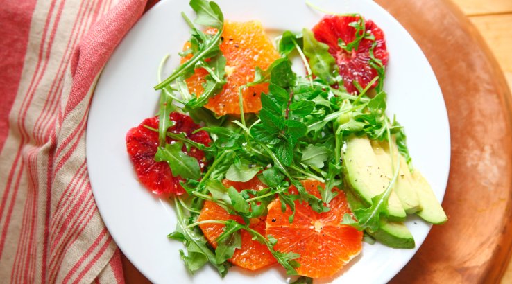 Салат із цитрусовими, авокадо та руколою