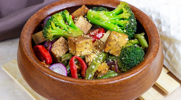 Печеня з броколі й тофу під соусом