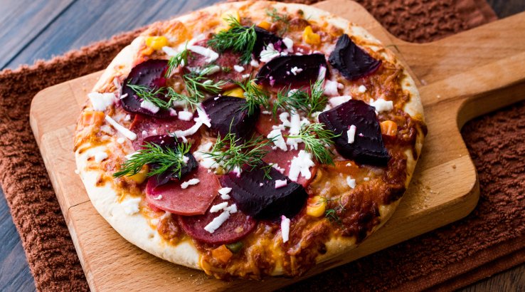 Тарт татен з буряком і червоною цибулею