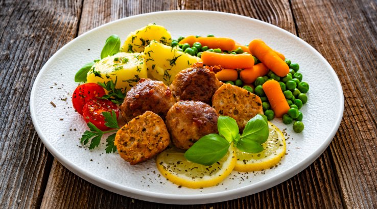 М'ясні кульки з овочами