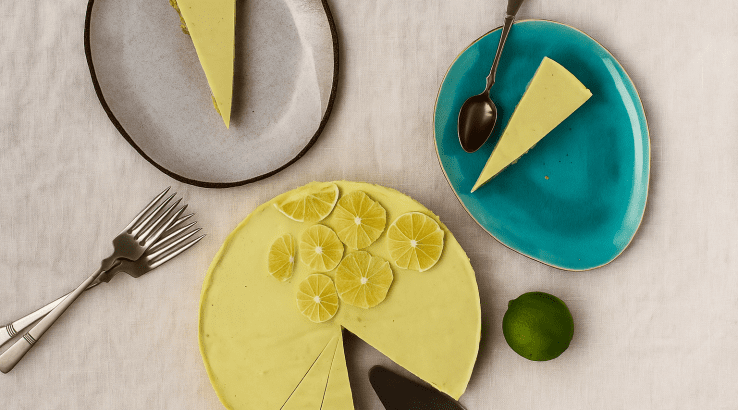 Пиріг без випікання з авокадо та лаймом