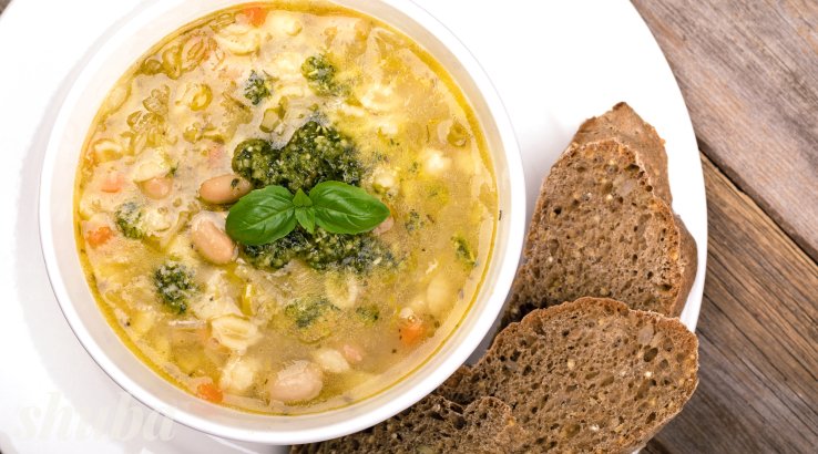 Суп з мигдально-базиліковою заправкою