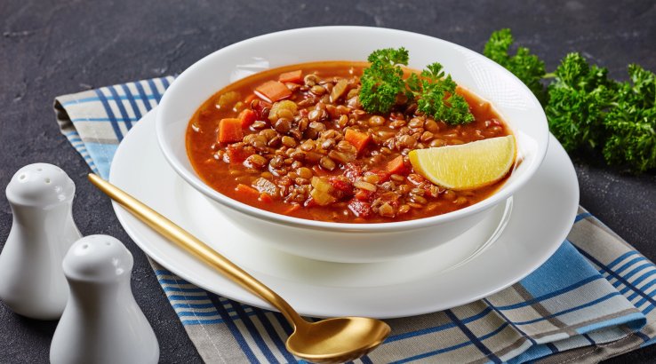 Суп з червоної сочевиці з лимоном та кропом