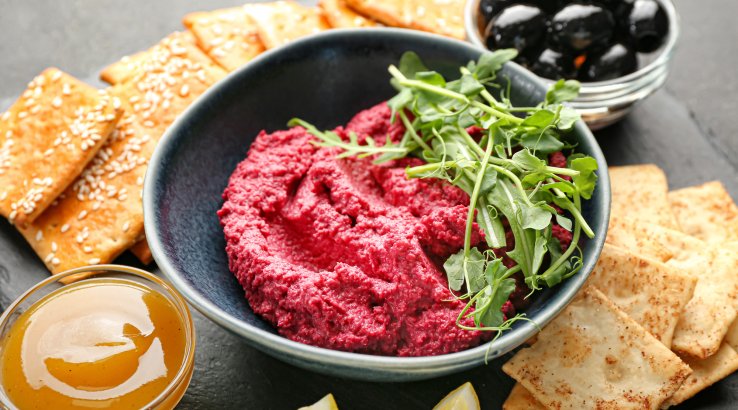 Сирна намазка з буряком та фетою