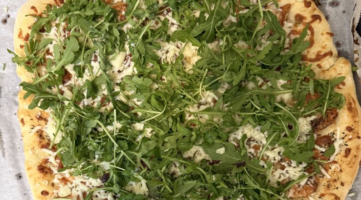 Піца з лососем і руколою