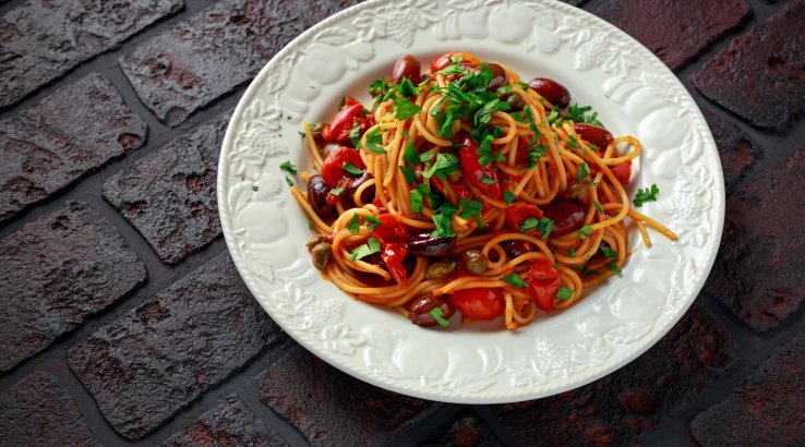 Паста путанеска з консервованими томатами