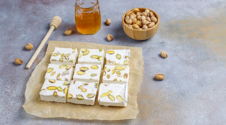 Іспанський десерт туррон з фісташками