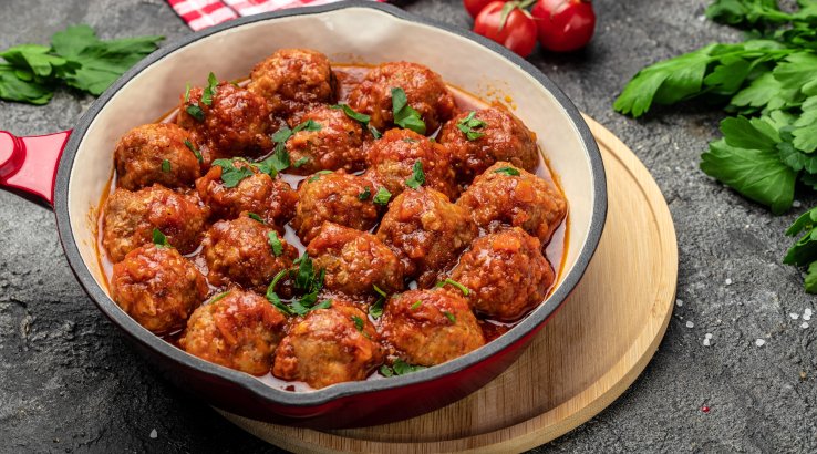 Іспанські фрикадельки з тушкованою квасолею