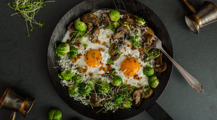 Яєшня з брюссельською капустою