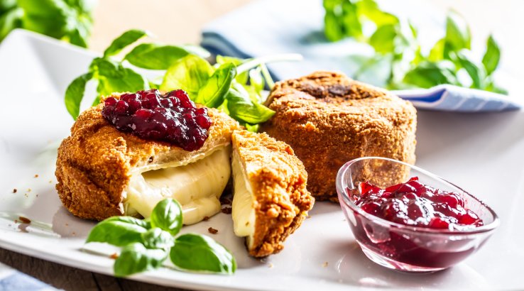 запечений брі з варенням