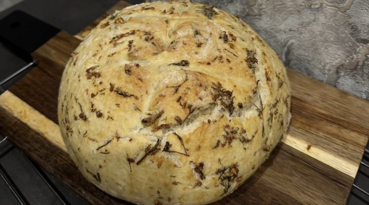 Хліб з додаванням кропу, паприки та куркуми