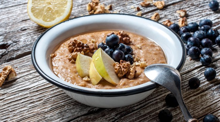 Вівсяна каша з карамелізованими горіхами