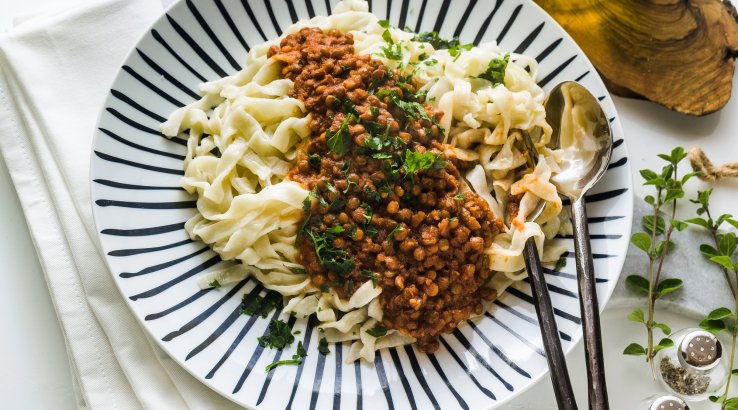 Макарони з сочевицею й овочами