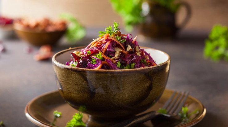 Салат з сочевицею, гарбузом і капустою