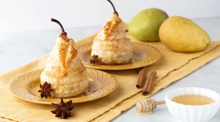 Груші з сиром брі в листковому тісті