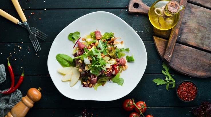 теплий салат з виноградом