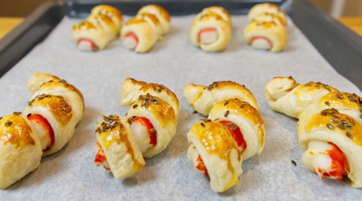 Крабові палички в готовому листковому тісті