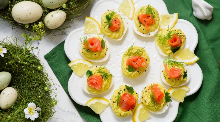 Фаршировані яйця з копченим лососем — закуска, яка зачарує гостей