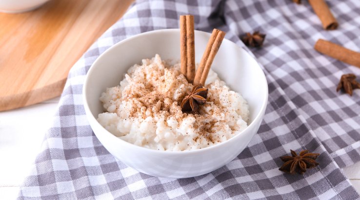 Рисова каша з медом та молоком