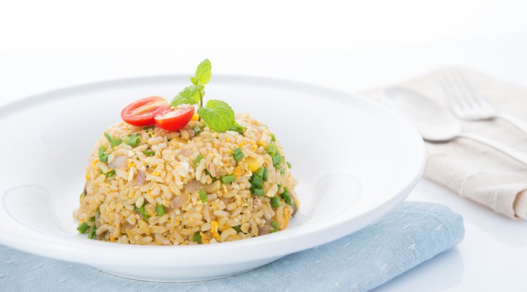 Смажений рис із яйцем та тофу